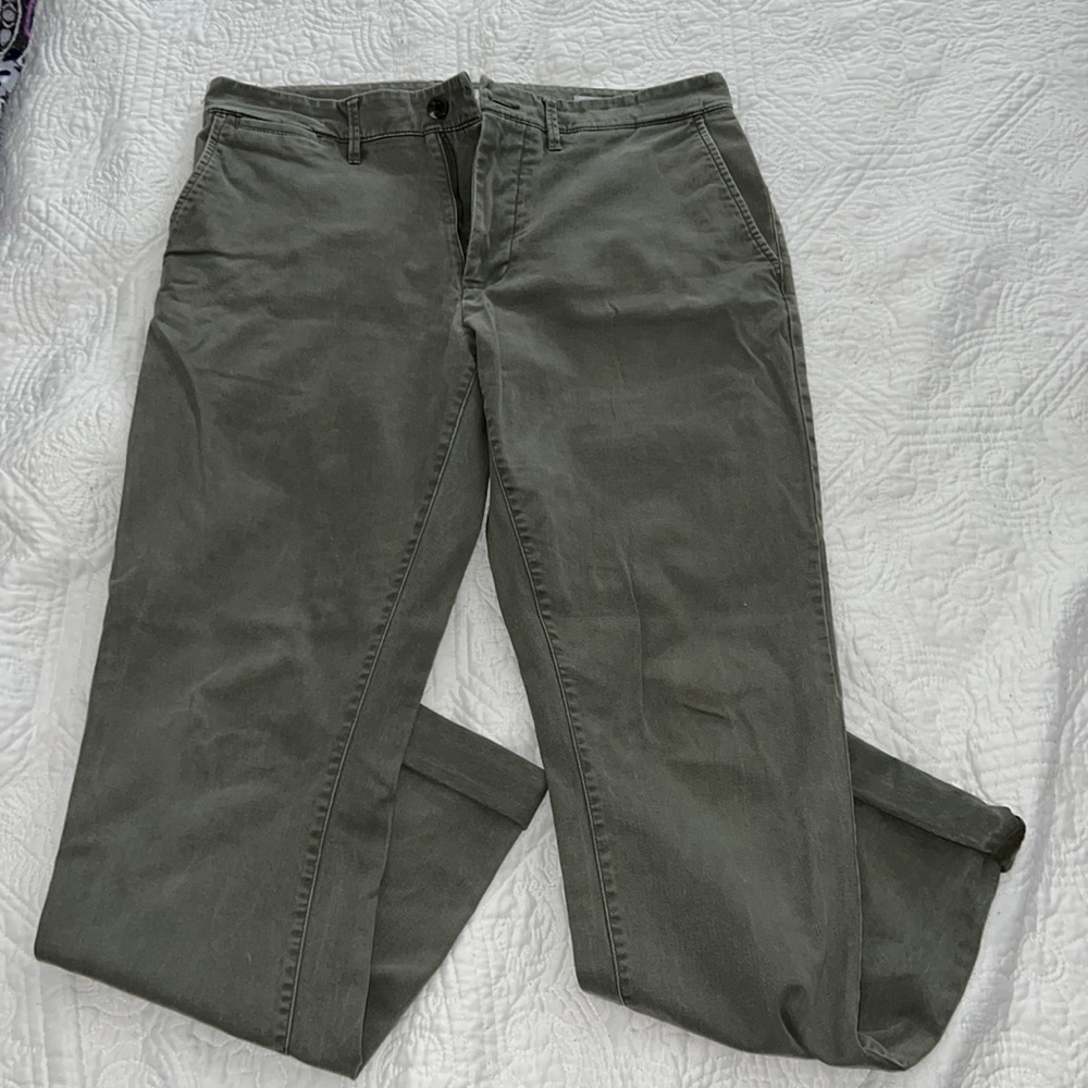 Men’s cuffed green chinos